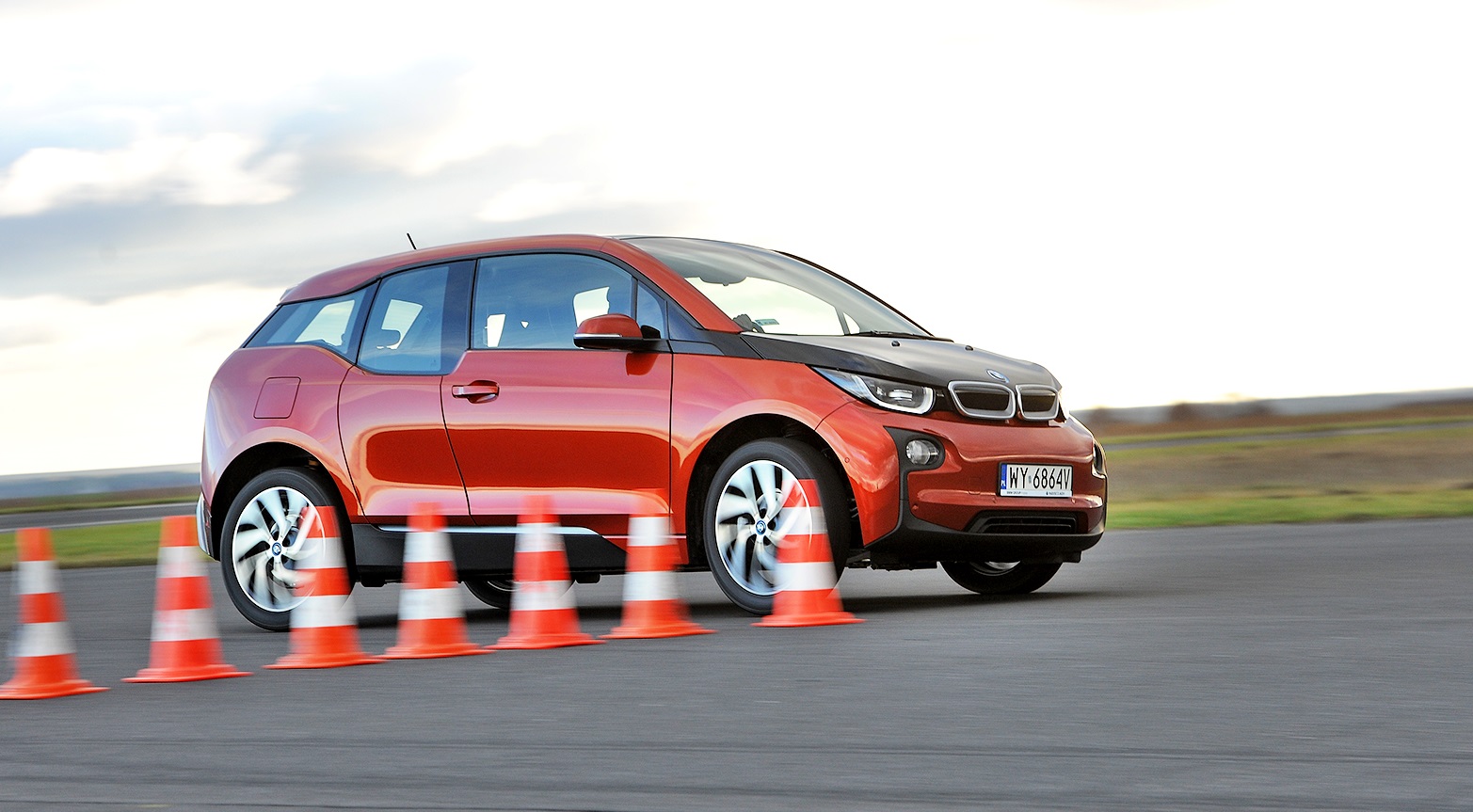 hamowanie autem elektrycznym