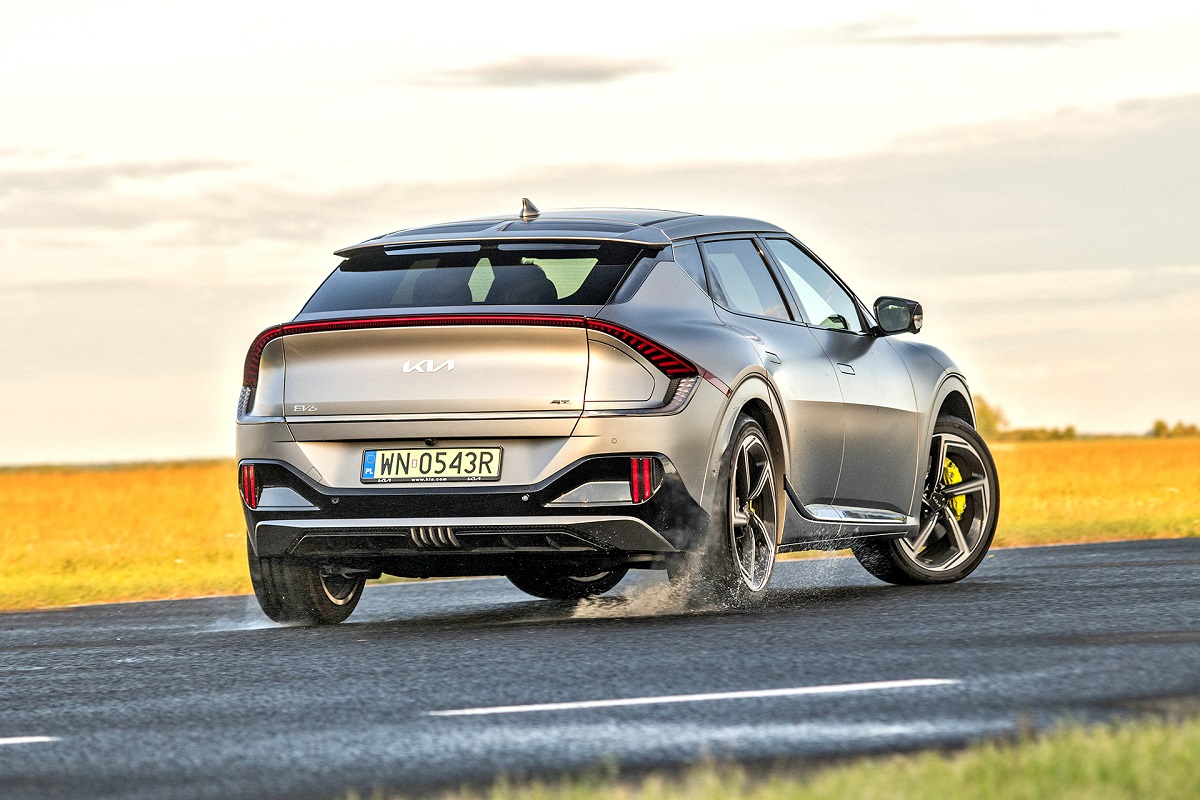 auto elektryczne zrywajace przyczepnosc podczas ruszania