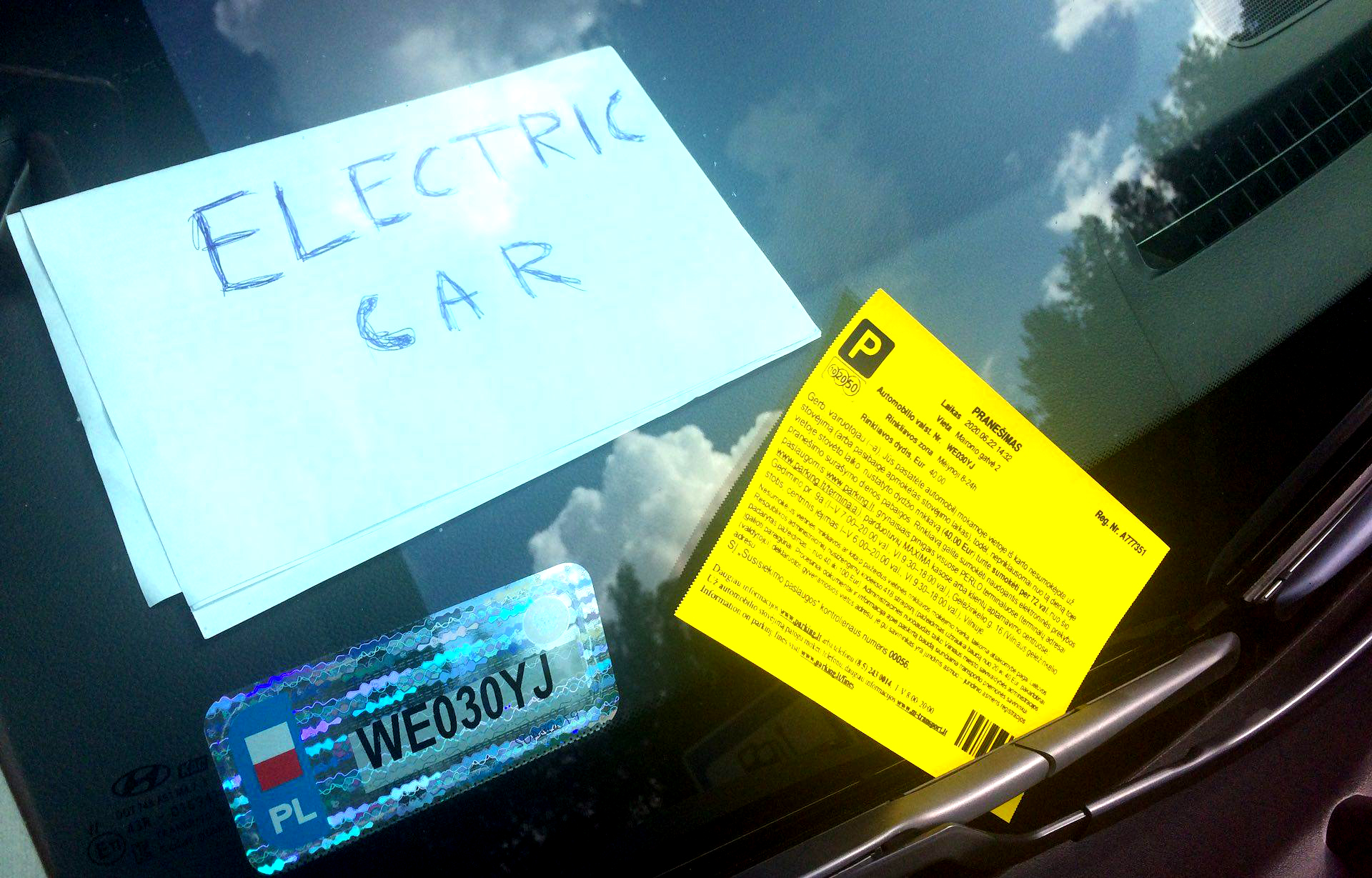 mandat za parkowanie dla auta elektrycznego