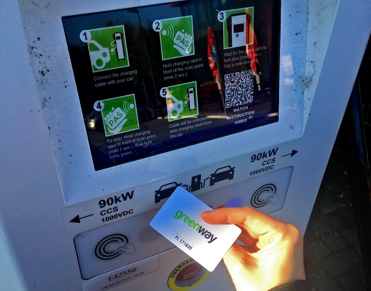 uruchamianie ladowarki auta elektrycznego