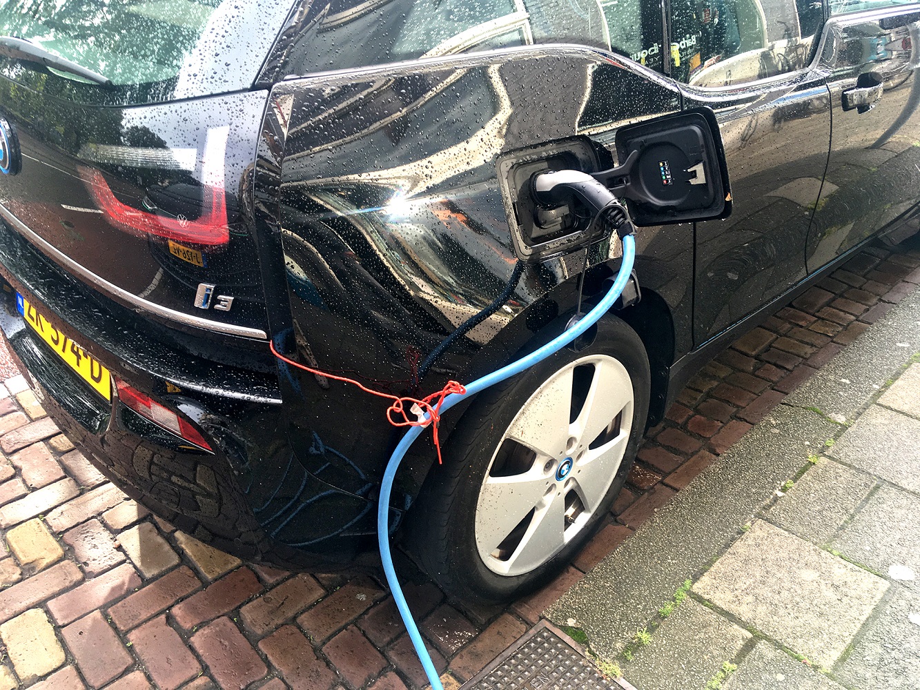 zabezpieczenie przed kradzieza kabli ladowania auta elektrycznego