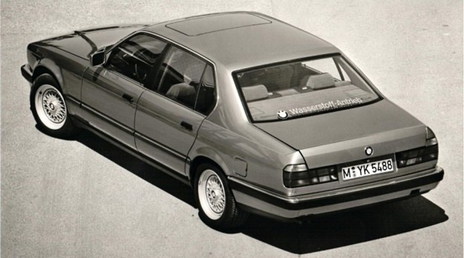 BMW-serii 7 na wodór z góry tył