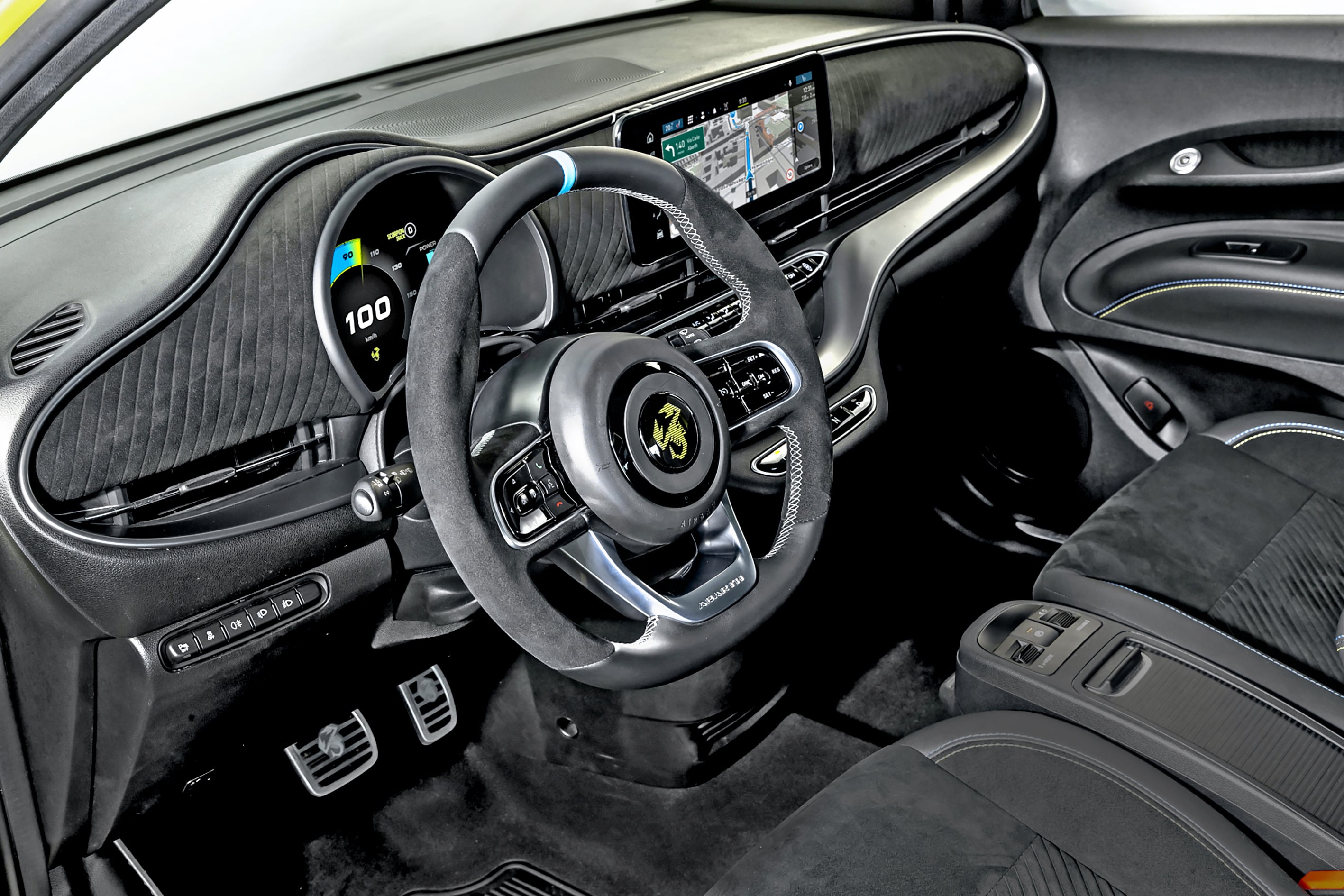 Abarth 500e deska rozdzielcza