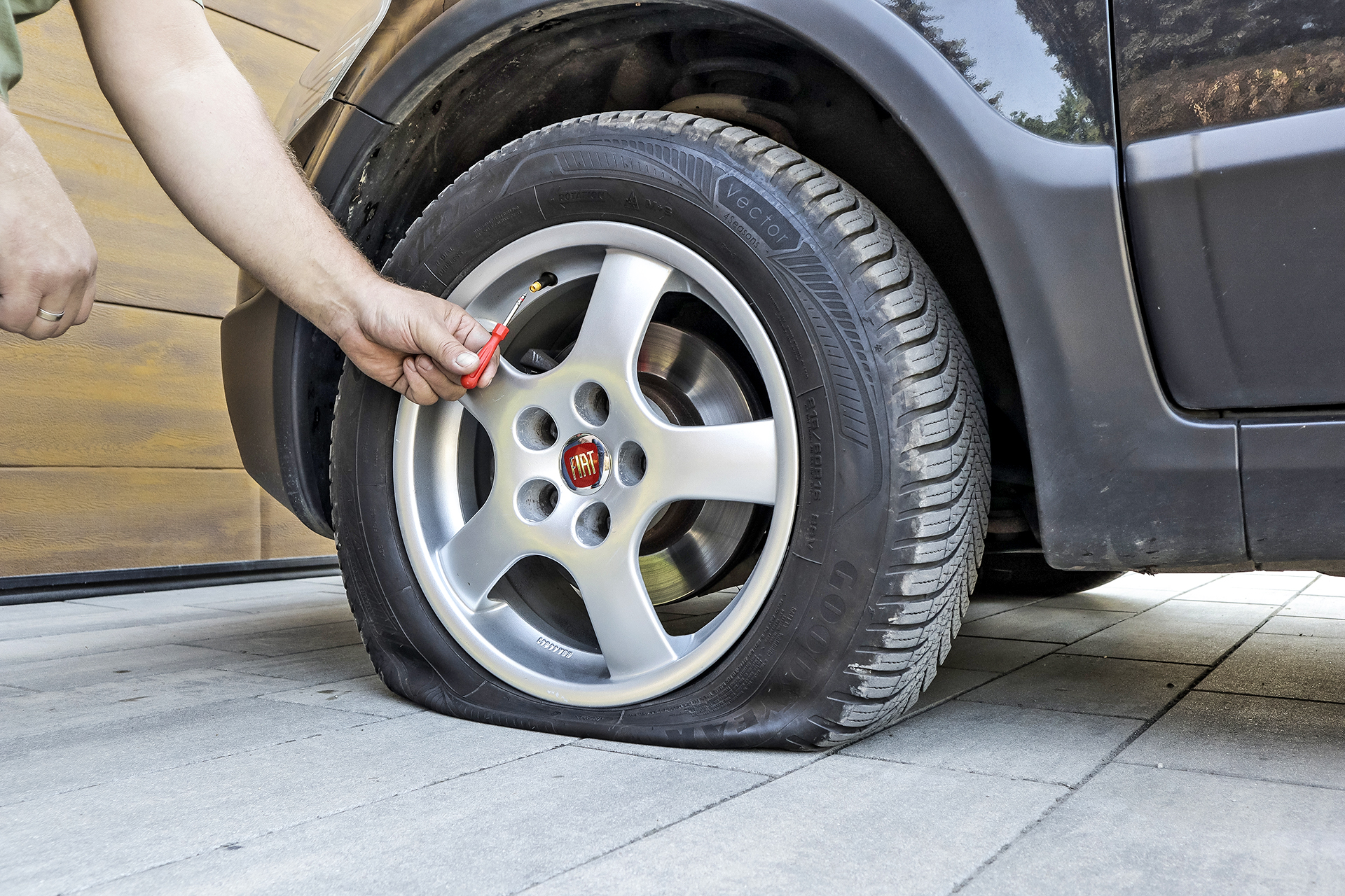 test kompresora bezprzewodowego_spuczenie powietrza