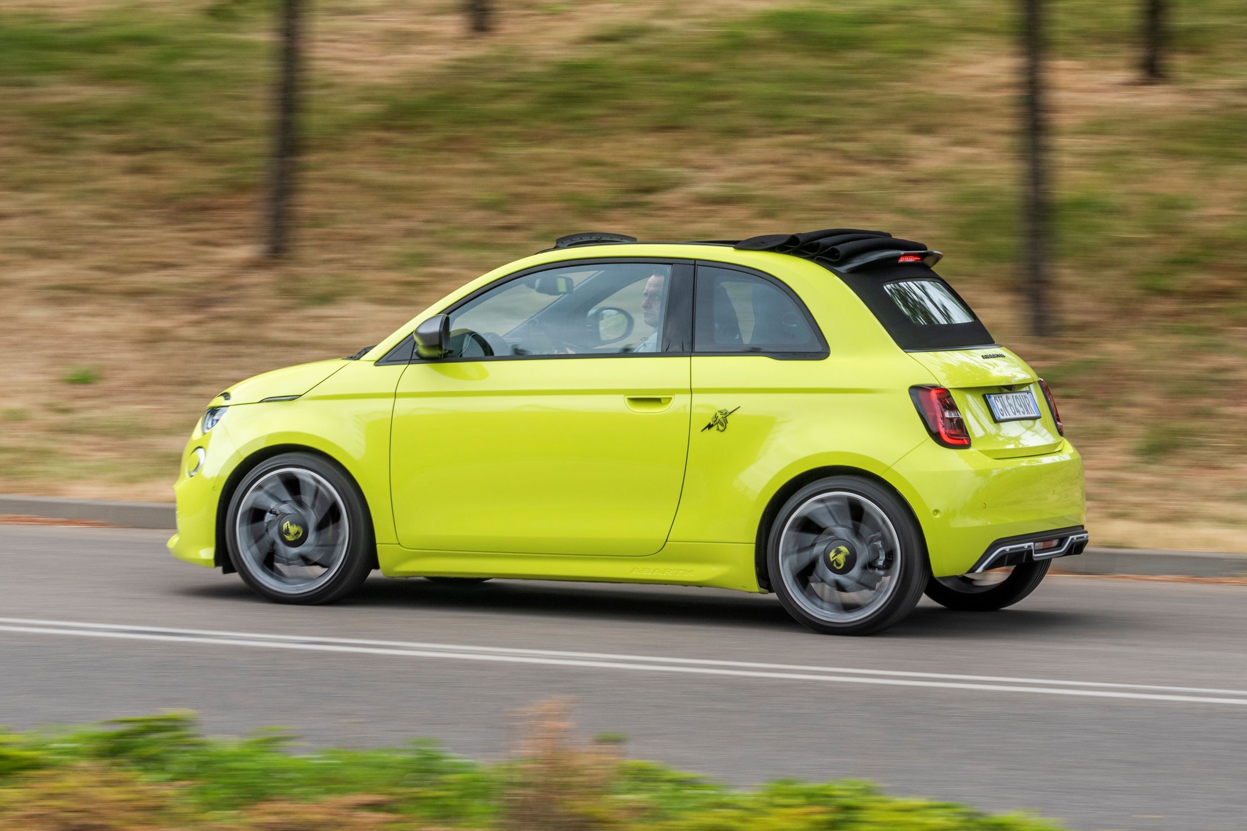 Abarth 500e - tyl