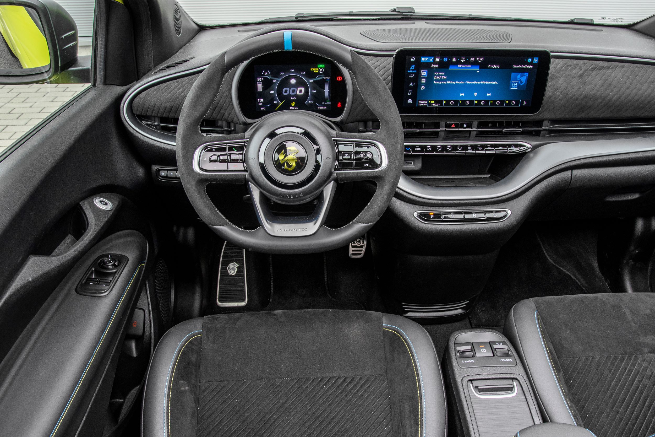 Abarth 500e - kokpit