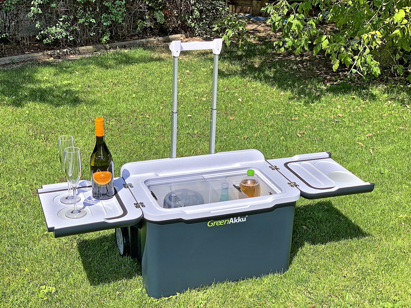 praca w kamperze_lodówka