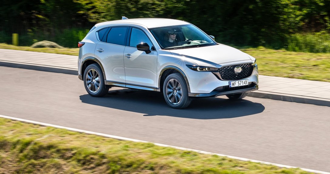 Mazda CX-5 2.5 e-Skyactiv G AWD – przód i bok w ruchu