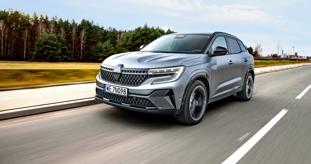 Renault Austral mild hybrid 160 auto – przód w ruchu