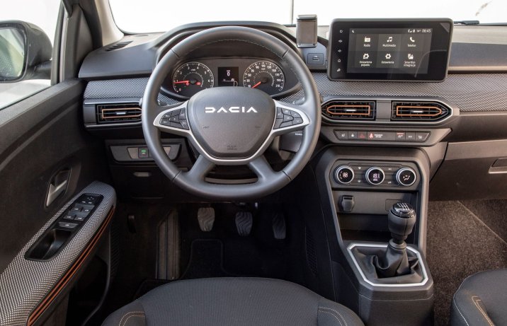 Dacia Sandero - kokpit
