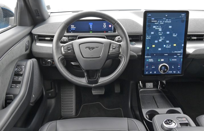 Ford Mustang Mach-E - kokpit