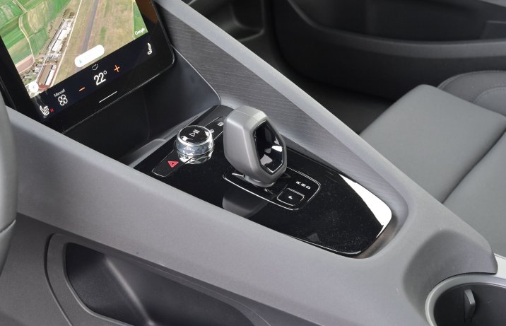 Polestar 2 - konsola