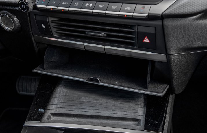 Opel Astra 1.5 Diesel 130 A8 - skrytka