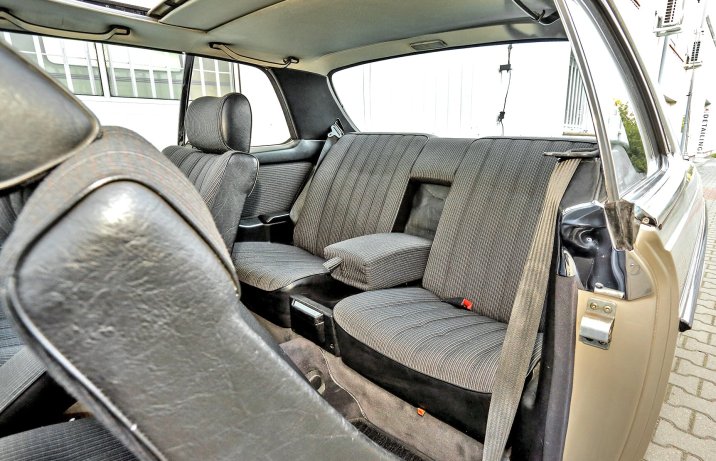 Mercedes-Benz W123 – siedzenia z tyłu