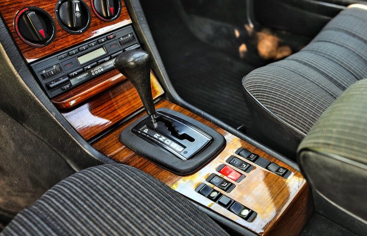 Mercedes-Benz W123 – tunel środkowy