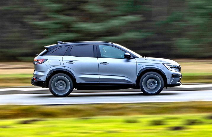 Renault Austral mild hybrid 160 auto – bok w ruchu