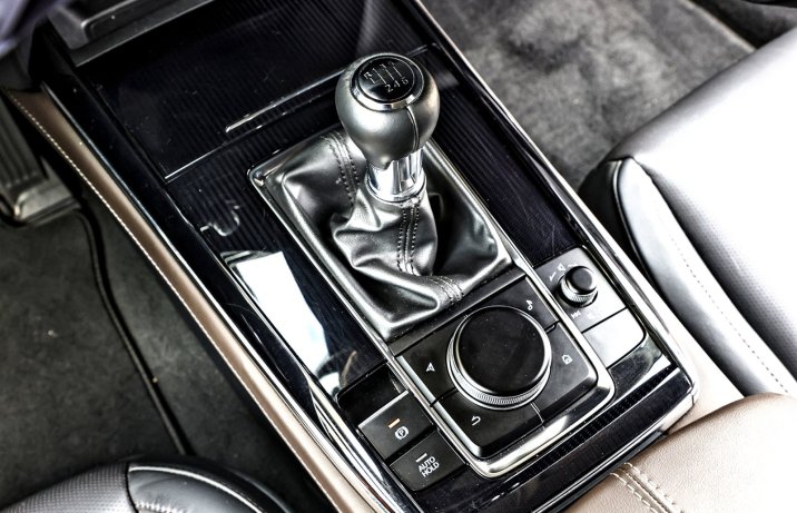 Mazda CX-30 2.0 M Hybrid – skrzynia biegów