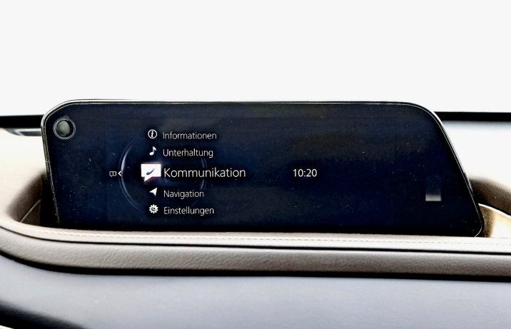 Mazda CX-30 2.0 M Hybrid – centralny ekran