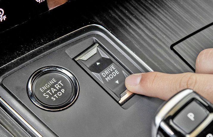 Peugeot 508 SW 1.5 BlueHDi 130 GT Pack – przełącznik trybów jazdy