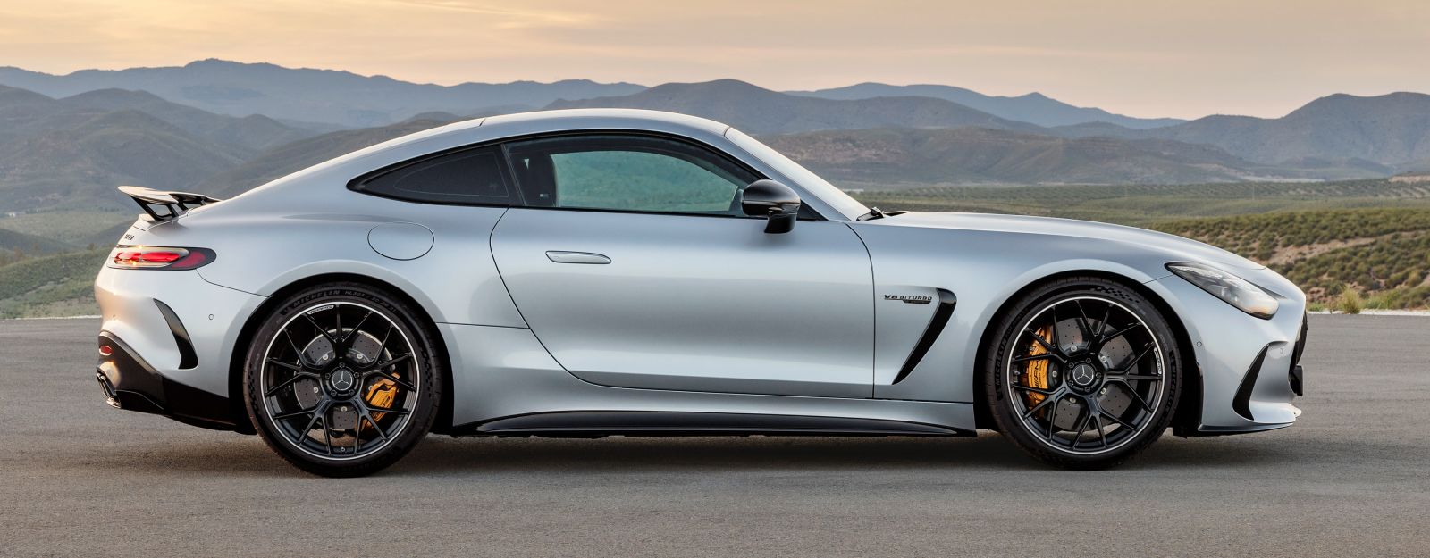 mercedes-amg-gt-coupe-bok