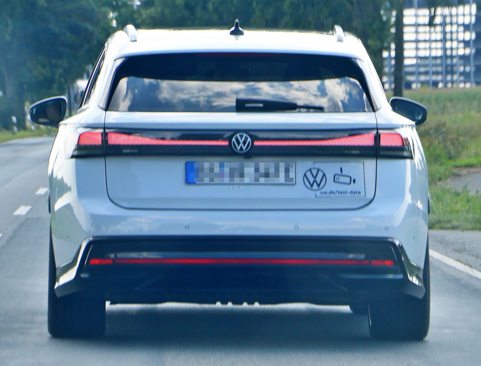 volkswagen-id7-variant-tyl