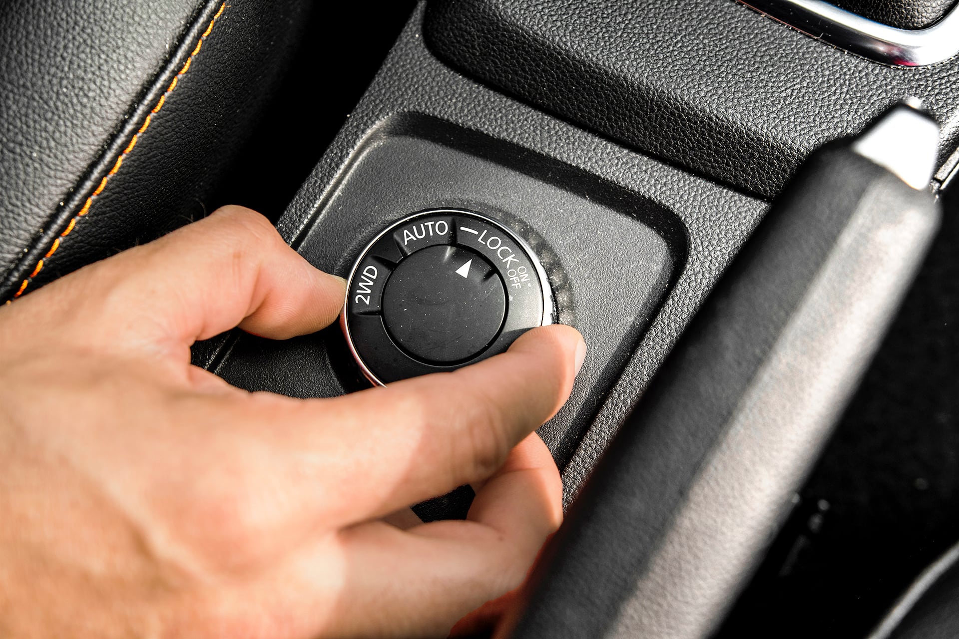 Dacia-Duster-1.5-Blue-dCi-4x4-sterowanie-napedem-4x4