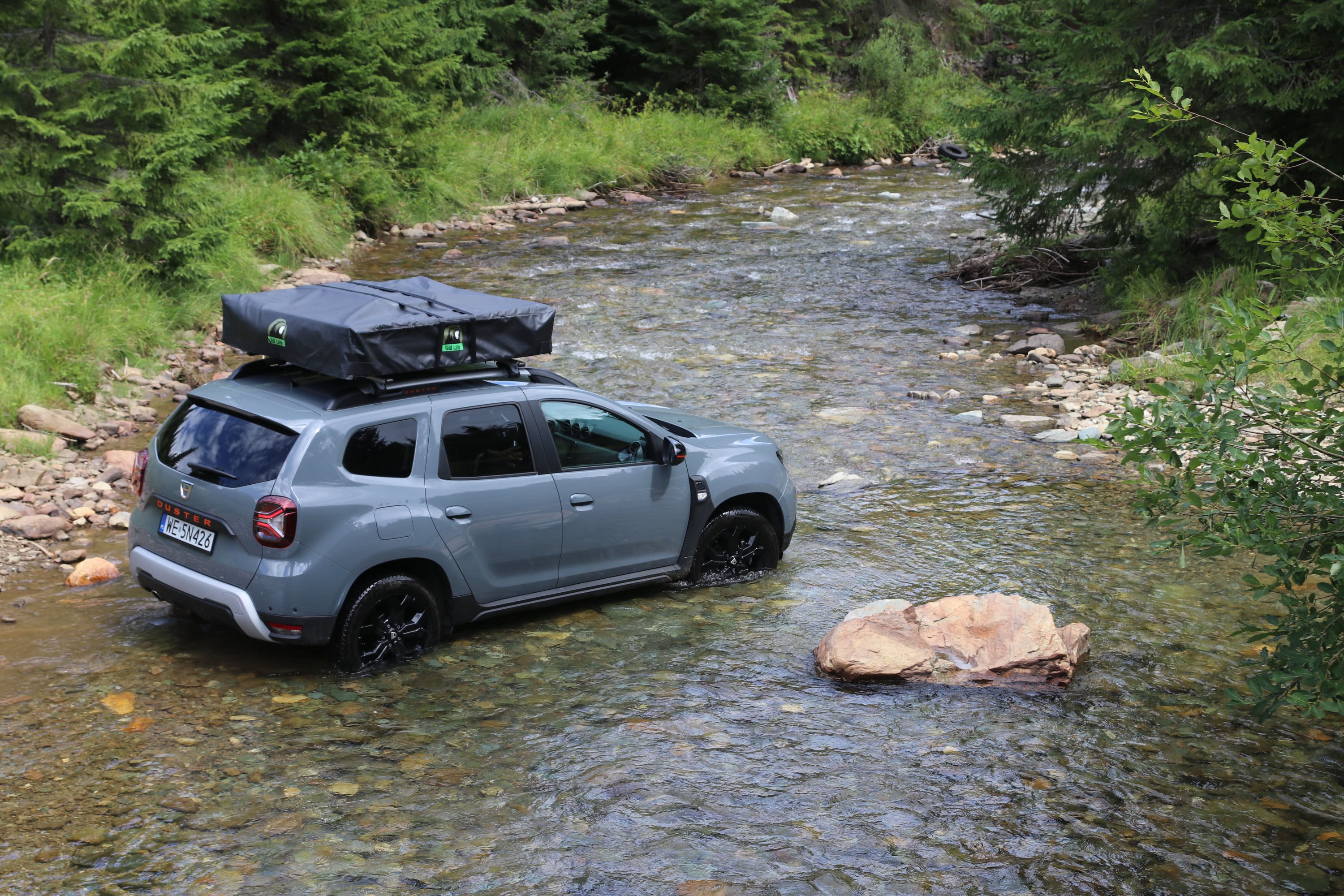 Dacia-Duster-1.5-Blue-dCi-4x4-przejazd-przez-wode