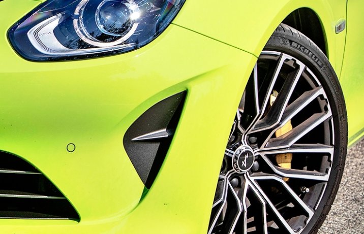 Alpine A110 GT – schowek między fotelami