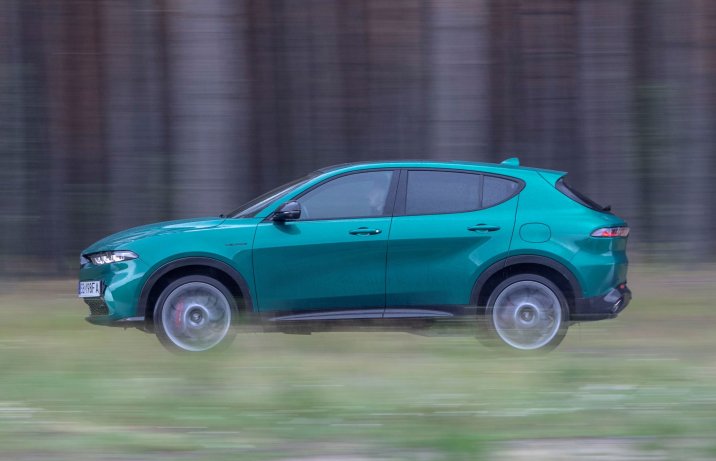 Alfa Romeo Tonale - bok