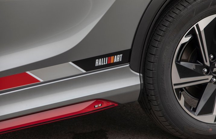 Mitsubishi Eclipse Cross - próg