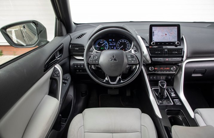 Mitsubishi Eclipse Cross - kokpit