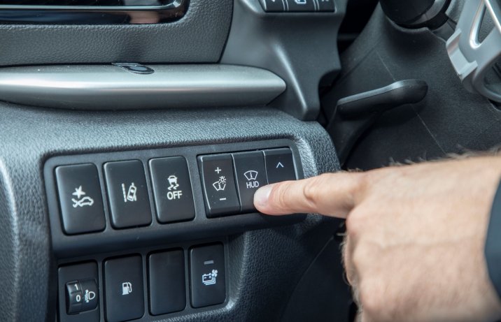 Mitsubishi Eclipse Cross - head-up