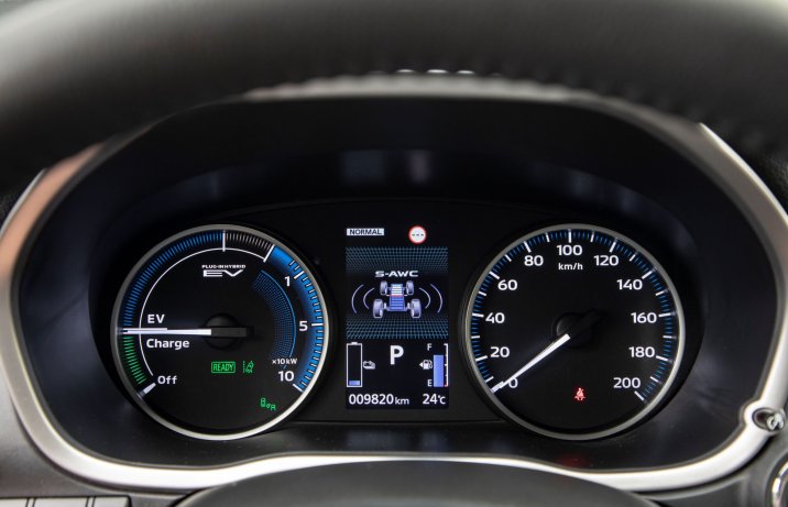 Mitsubishi Eclipse Cross - zegary