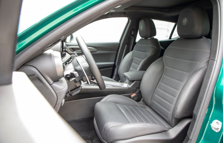 Alfa Romeo Tonale - fotele