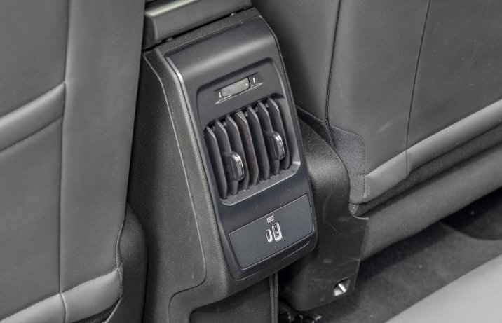 Alfa Romeo Tonale - tył konsoli