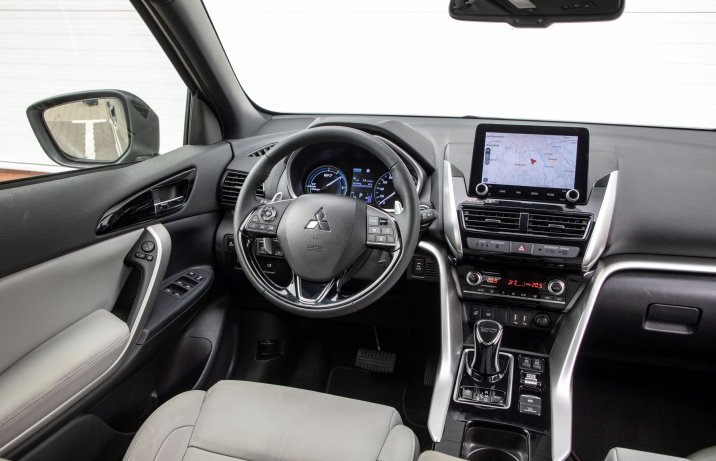 Mitsubishi Eclipse Cross - kokpit