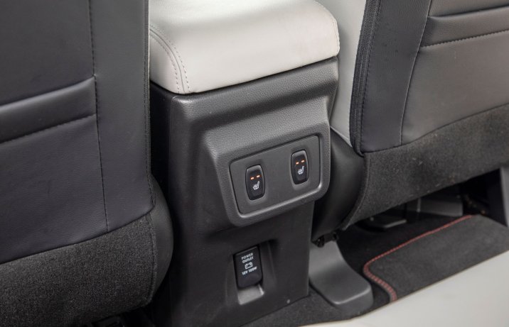 Mitsubishi Eclipse Cross - tył konsoli