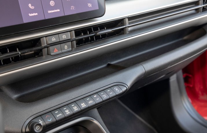 Jeep Avenger - półka