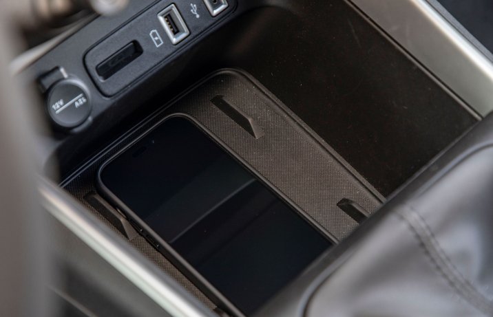 Jeep Avenger - ładowarka indukcyjna