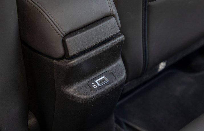 Jeep Avenger - tył konsoli