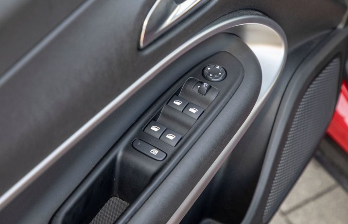 Jeep Avenger - panel szyb