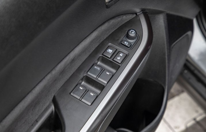 Suzuki Vitara - panel szyb