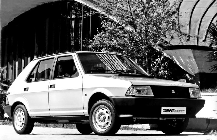 Seat Ronda – przód i bok