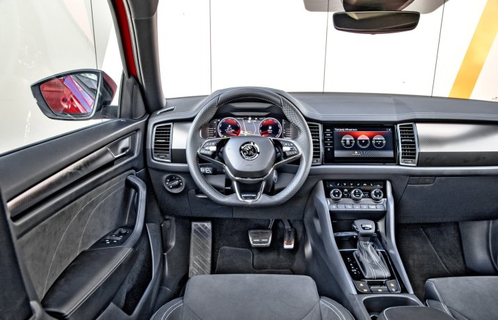 Skoda Kodiaq 2.0 TSI DSG 4x4 Sportline (2023) – test – kokpit, deska rozdzielcza