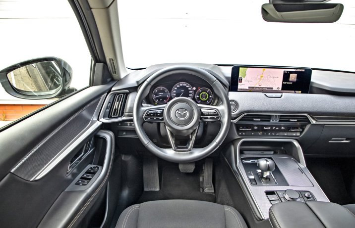 Mazda CX-60 3.3 e-Skyactiv D 200 2WD Exclusive-Line (2023) – test –kokpit