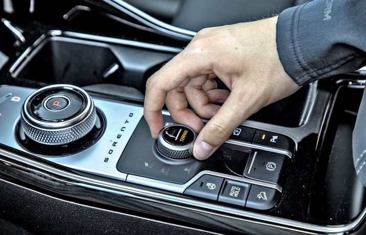 Kia Sorento 1.6 T-GDI HEV AWD XL (2023) – test – tryby jazdy