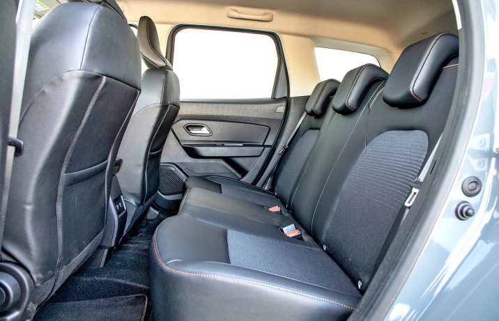 Dacia Duster 1.5 Blue dCi 4x4 SL Extreme = wnętrze, kanapa