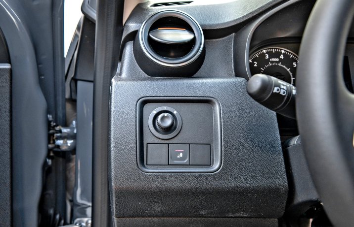 Dacia Duster 1.5 Blue dCi 4x4 SL Extreme = wnętrze, sterowanie lusterkami