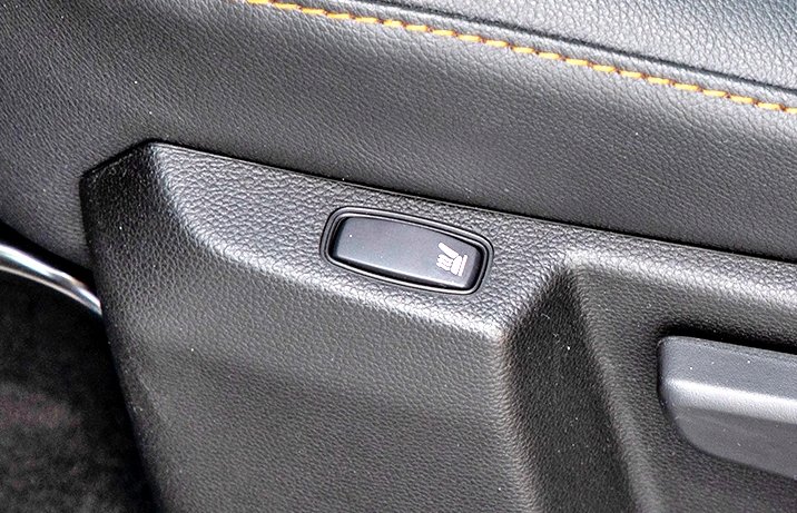 Dacia Duster 1.5 Blue dCi 4x4 SL Extreme = wnętrze, ogrzewanie foteli