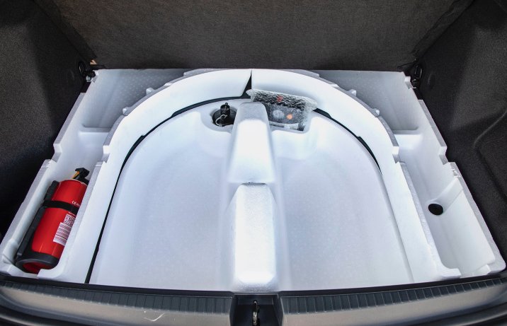 Dacia Duster 1.5 Blue dCi 4x4 SL Extreme – wnęka w bagażniku